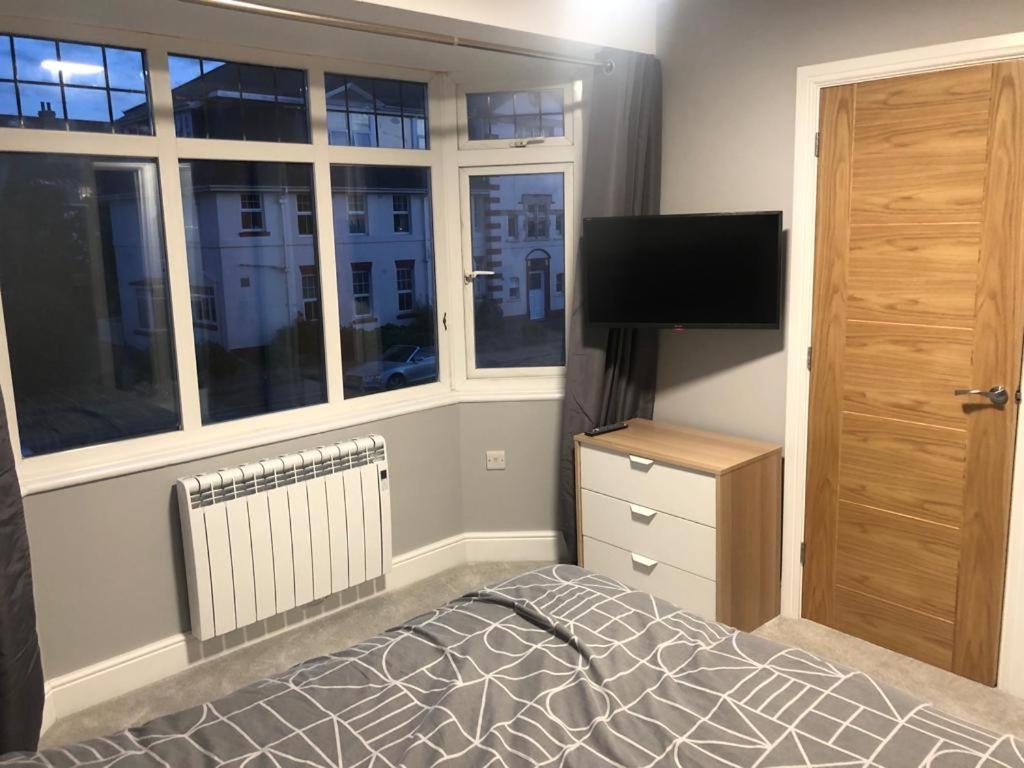 New One Bed 1st Floor Flat Close To The Apartamento