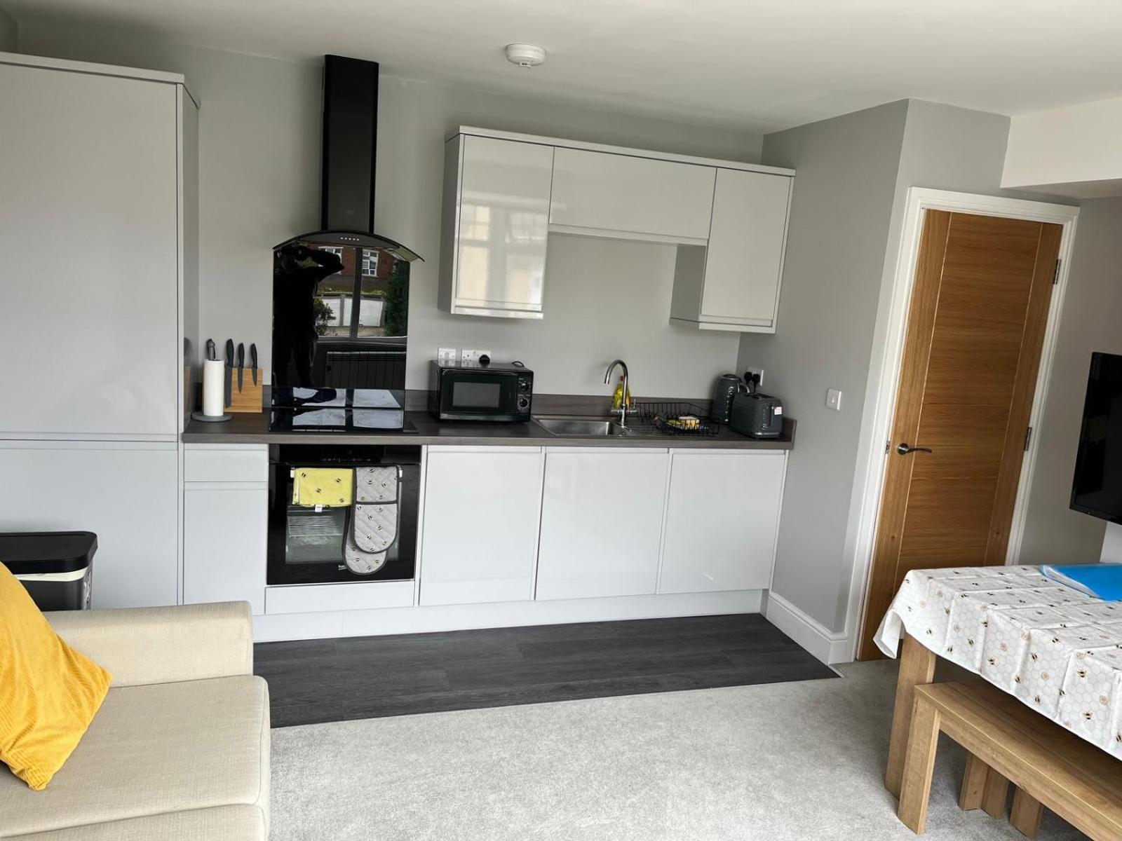 New One Bed 1st Floor Flat Close To The